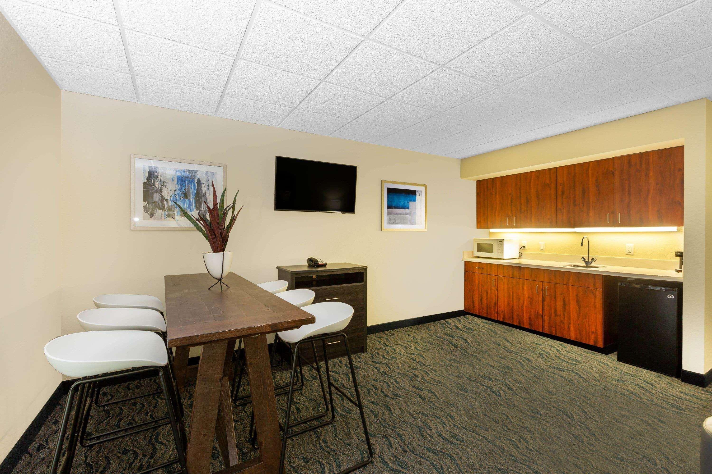 Hotel Baymont By Wyndham Des Moines Airport Zewnętrze zdjęcie